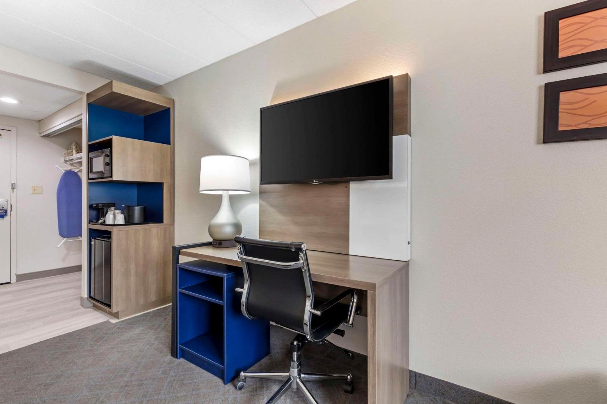 Comfort Herndon-reston Inn